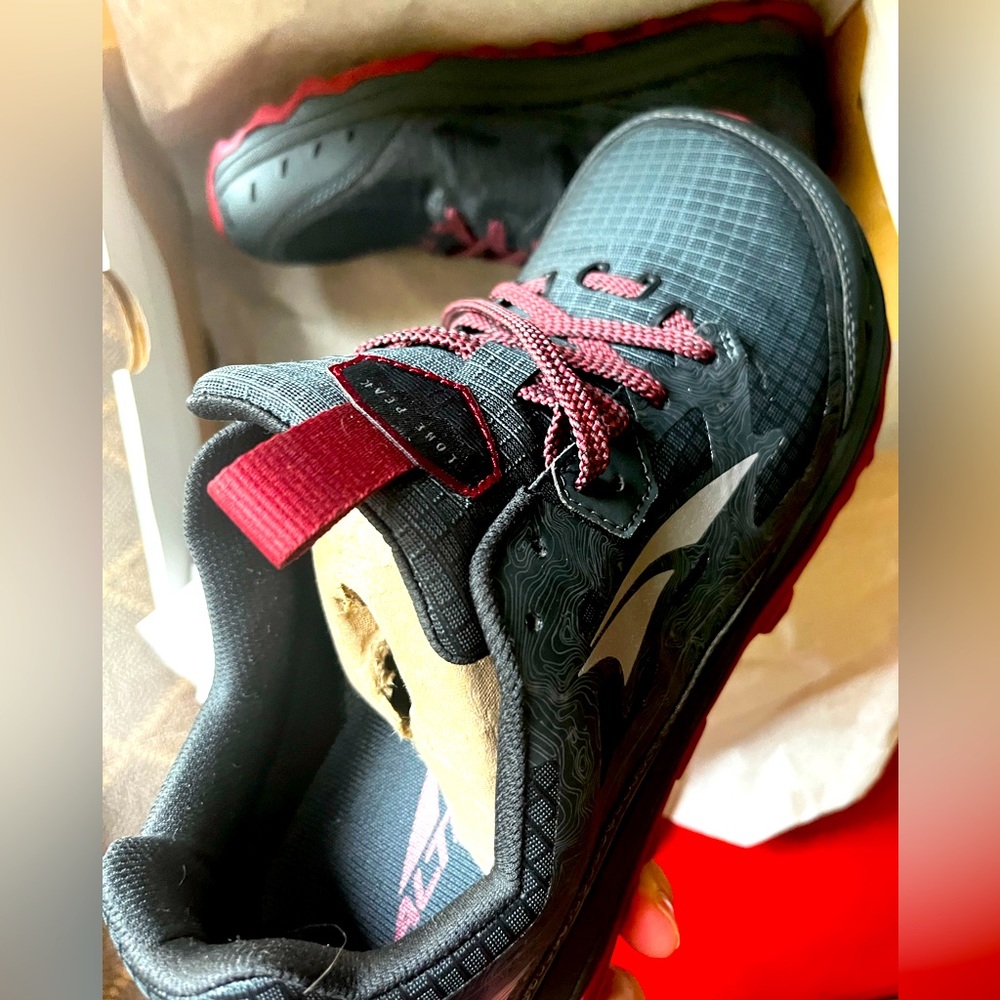 Altra Lone Peak 6 mens size 9 D